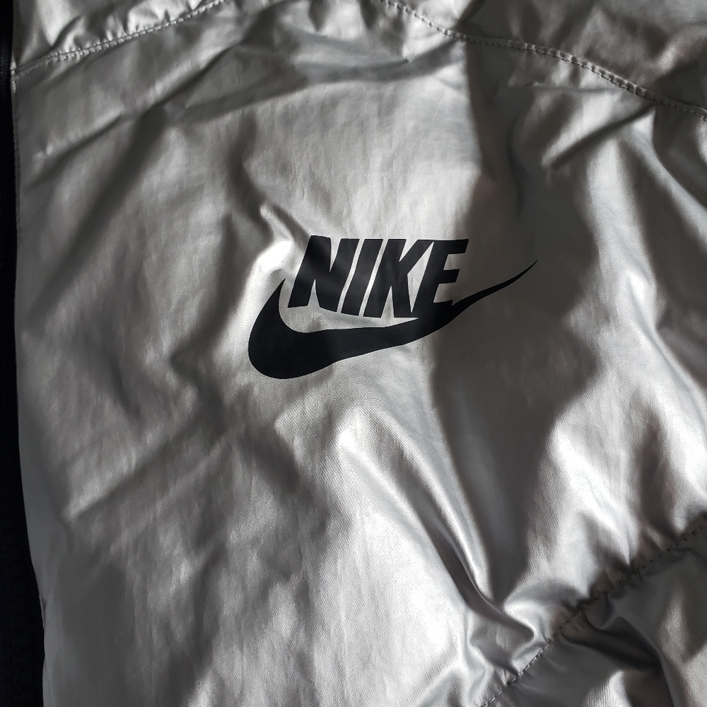 NWOT Nike Winter Synthetic Fill Shine silver - Picture 5 of 11
